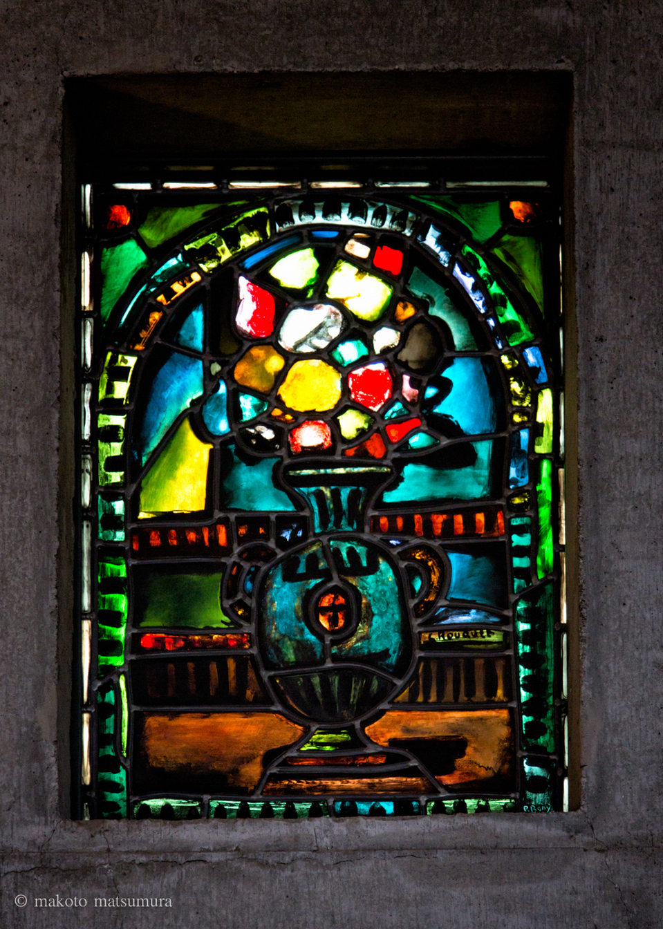 ルオー礼拝堂内観ステンドグラス